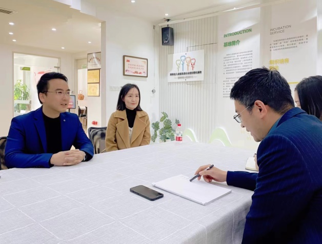 1677554167750968.jpg iu.jpg